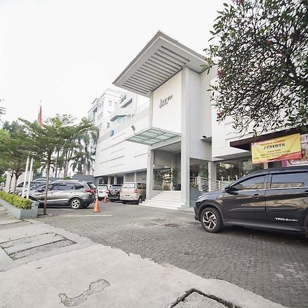 Sofyan Hotel Soepomo Giacarta Esterno foto