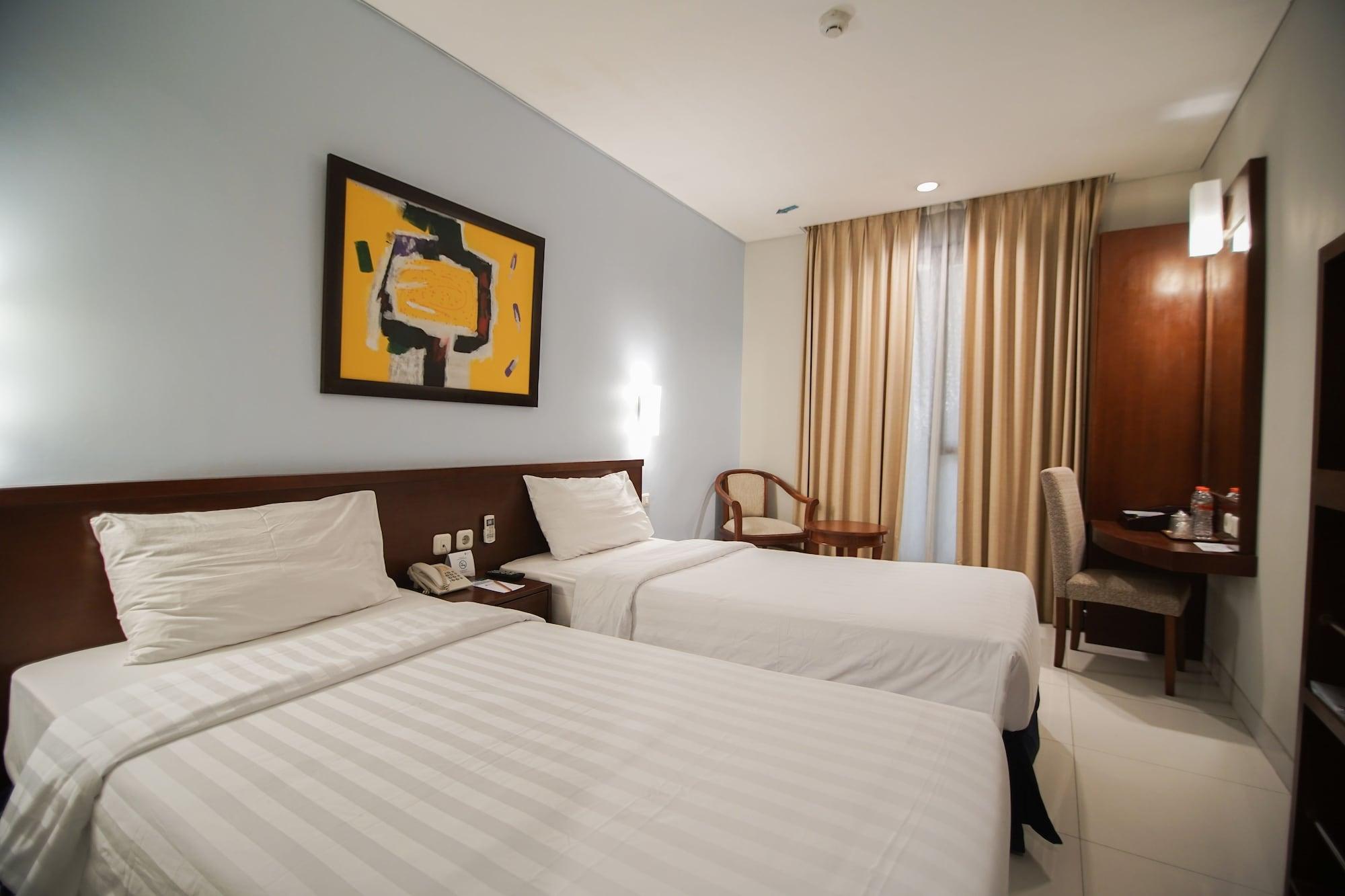 Sofyan Hotel Soepomo Giacarta Esterno foto