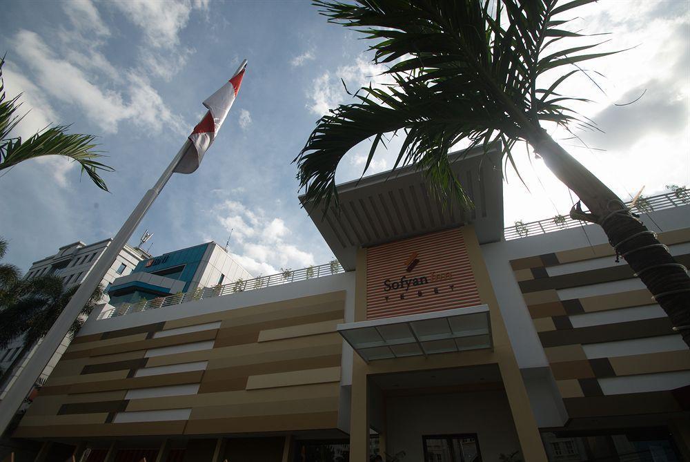 Sofyan Hotel Soepomo Giacarta Esterno foto
