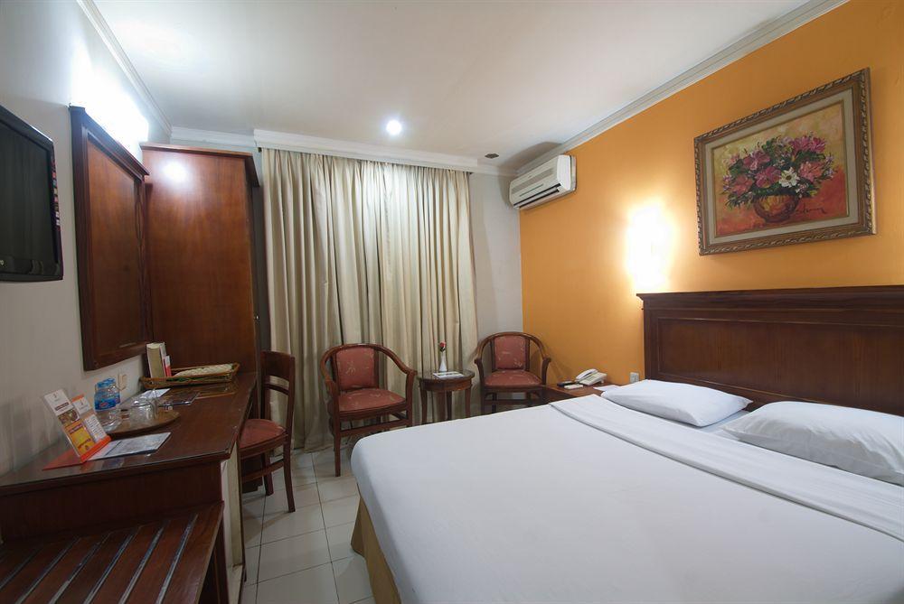 Sofyan Hotel Soepomo Giacarta Esterno foto