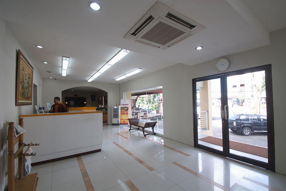 Sofyan Hotel Soepomo Giacarta Esterno foto