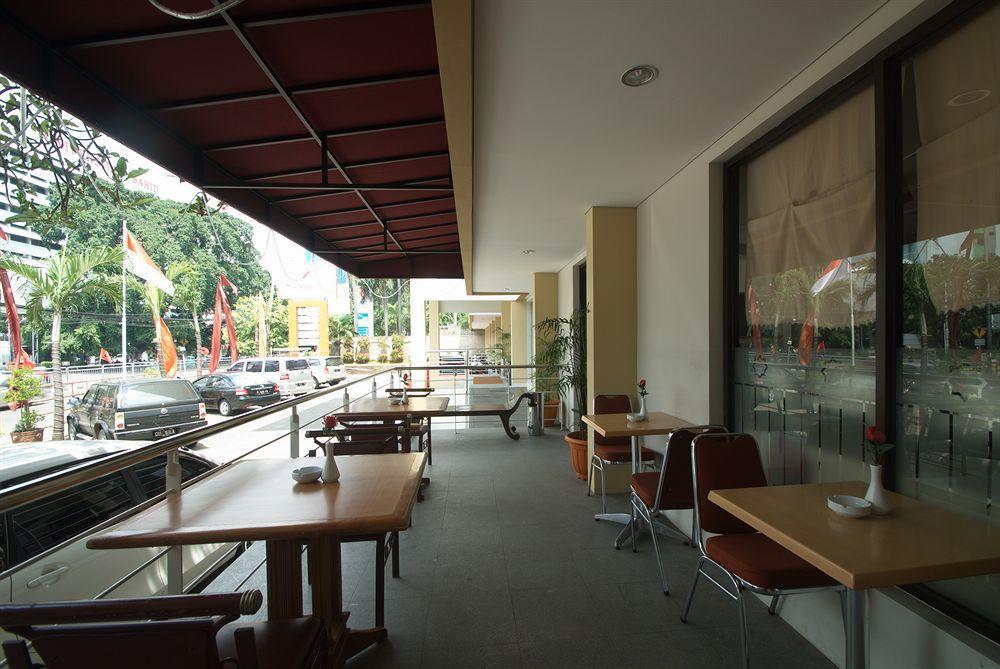 Sofyan Hotel Soepomo Giacarta Esterno foto