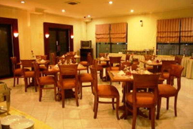 Sofyan Hotel Soepomo Giacarta Esterno foto