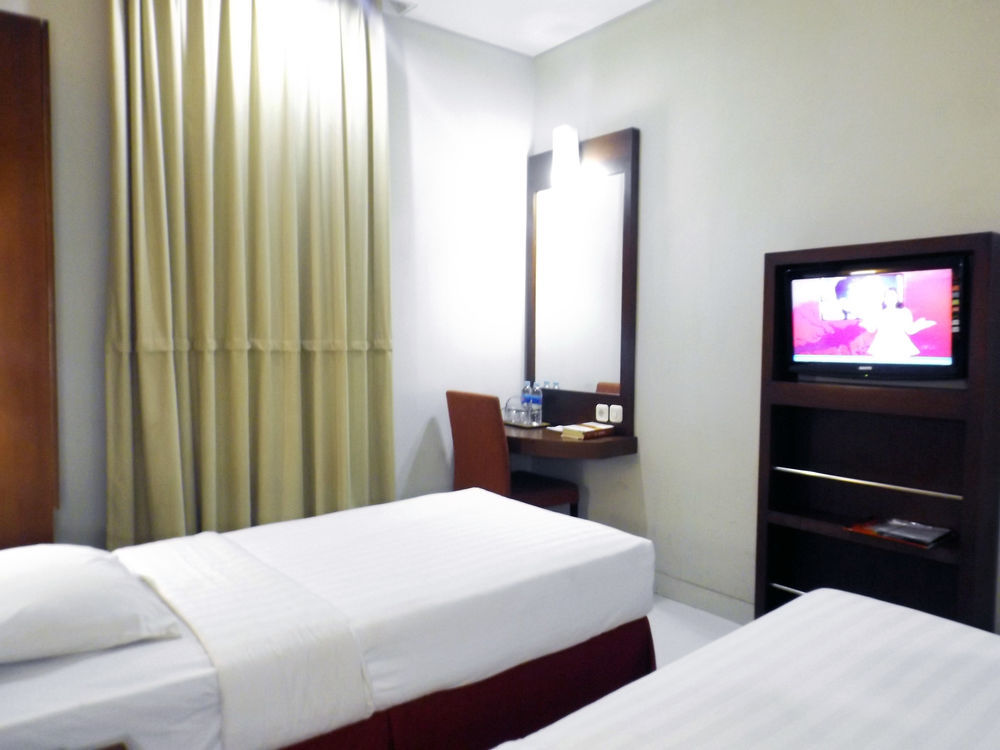 Sofyan Hotel Soepomo Giacarta Esterno foto