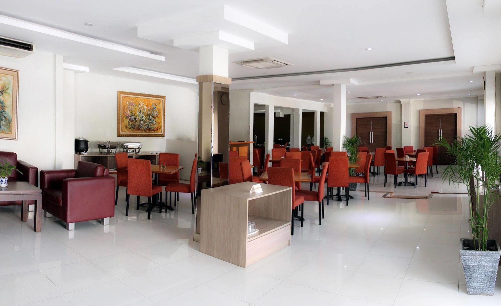 Sofyan Hotel Soepomo Giacarta Esterno foto