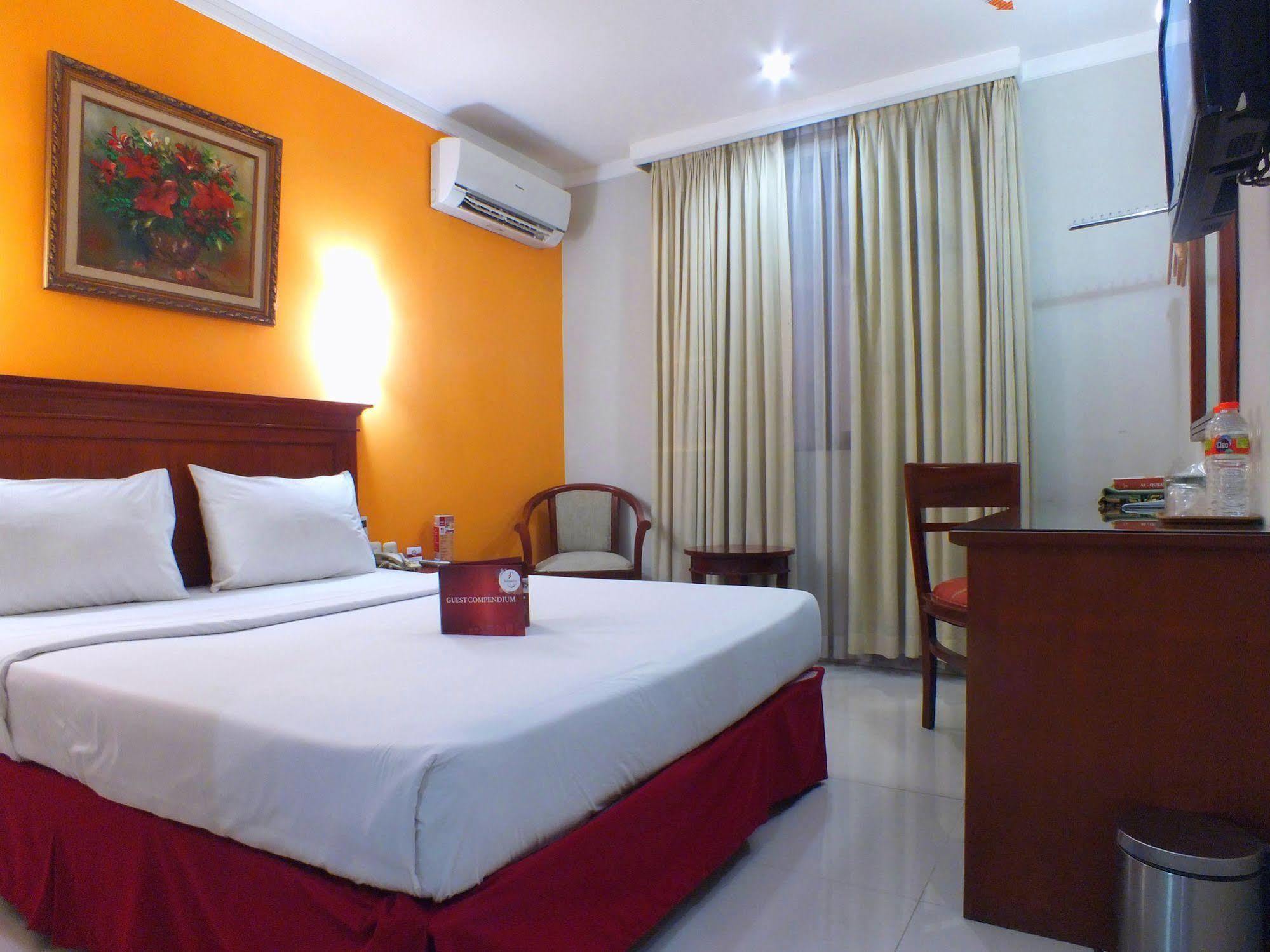 Sofyan Hotel Soepomo Giacarta Esterno foto