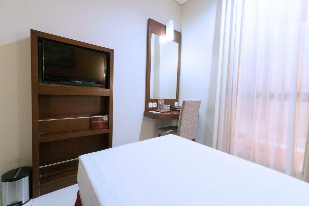 Sofyan Hotel Soepomo Giacarta Esterno foto