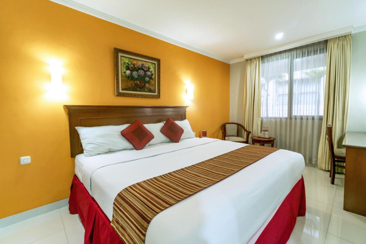 Sofyan Hotel Soepomo Giacarta Esterno foto