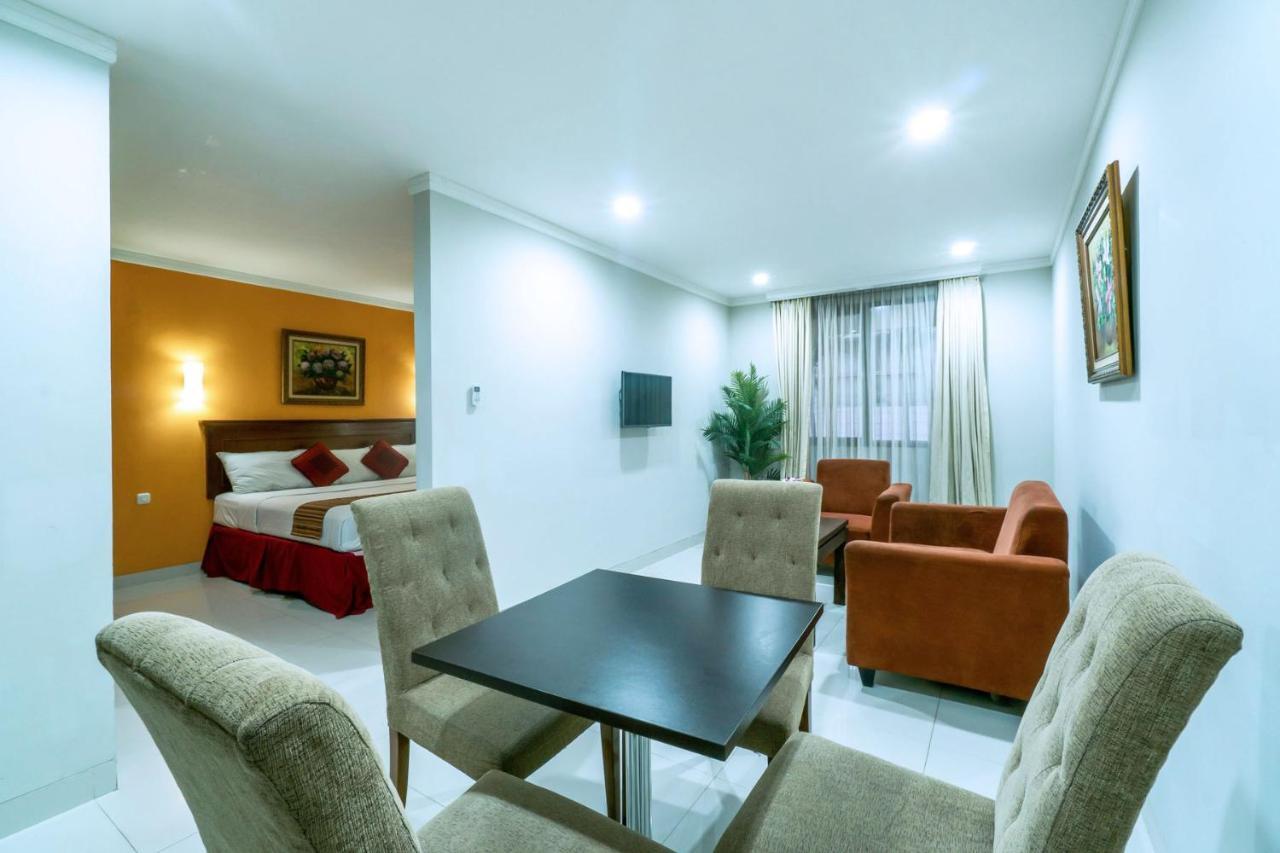 Sofyan Hotel Soepomo Giacarta Esterno foto