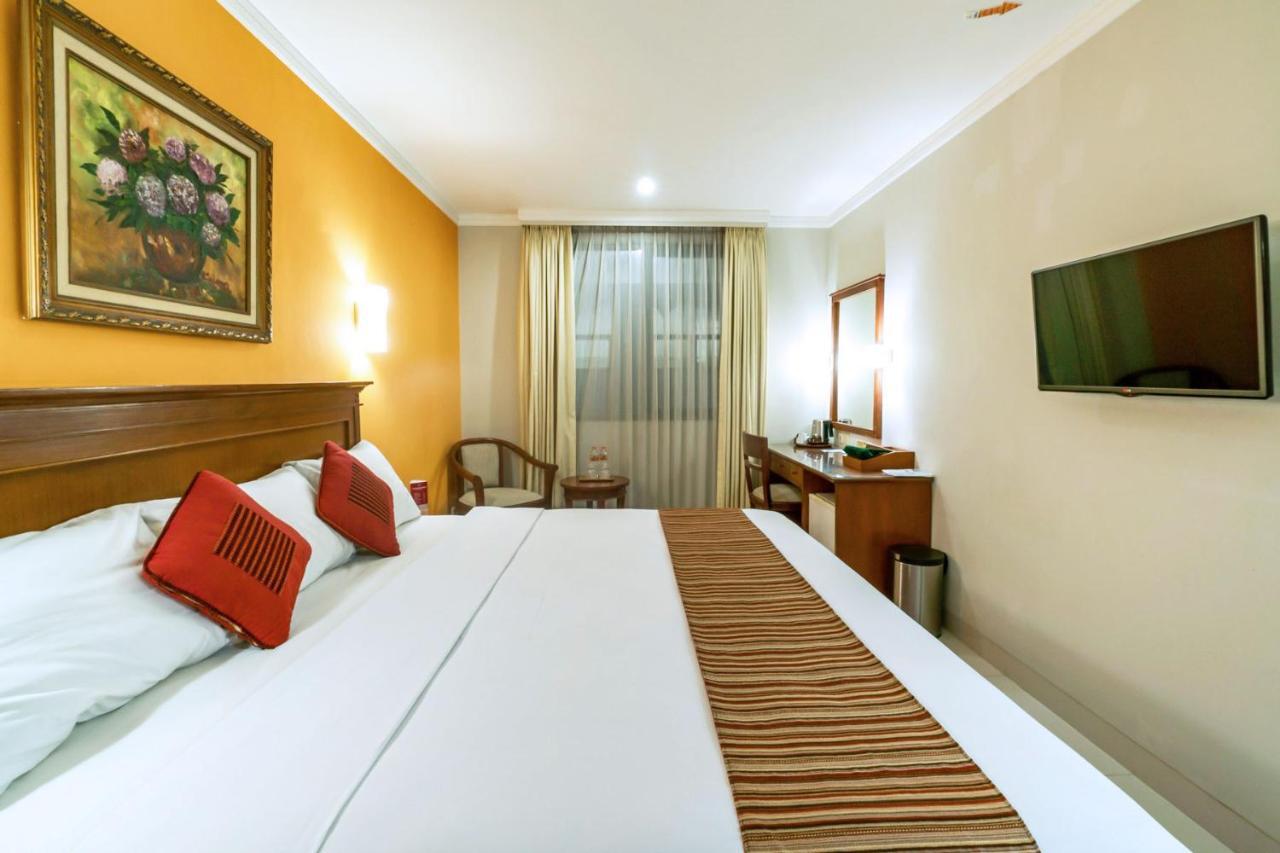 Sofyan Hotel Soepomo Giacarta Esterno foto