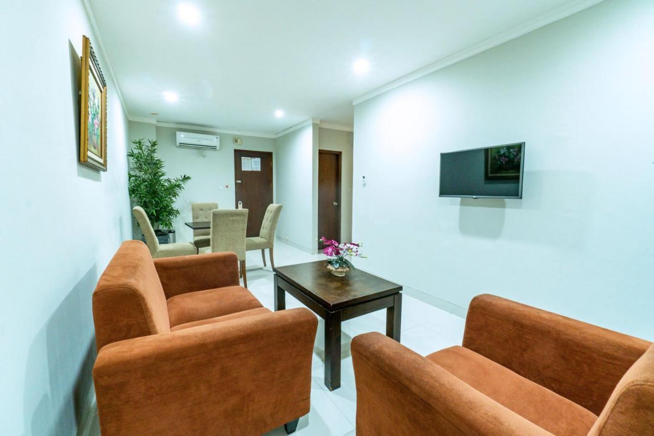 Sofyan Hotel Soepomo Giacarta Esterno foto