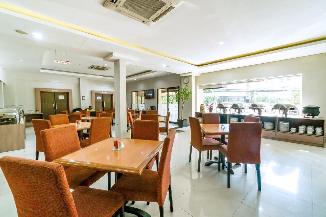 Sofyan Hotel Soepomo Giacarta Esterno foto